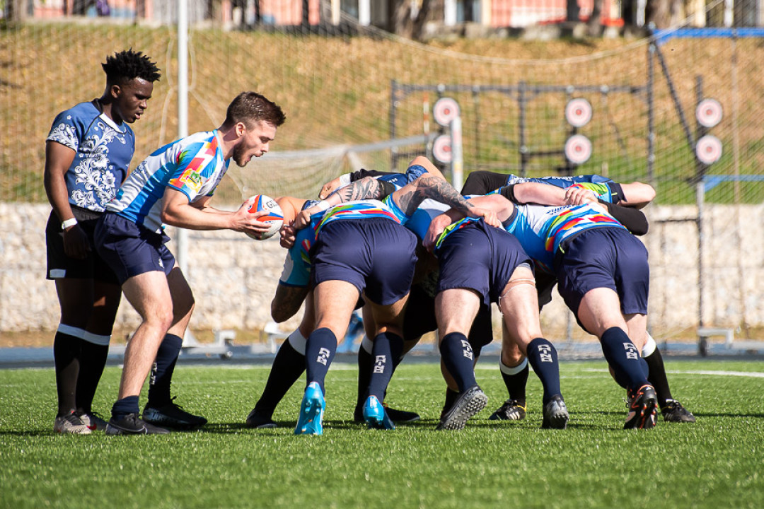 Розыгрыш схватки в регби-7