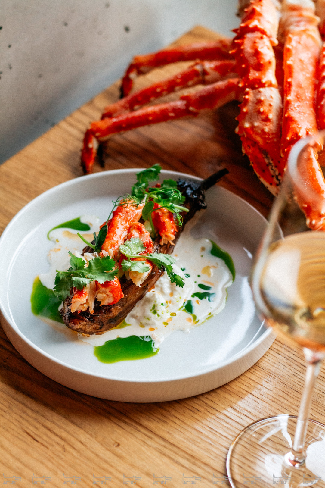 Баклажан из печи с крабом и сыром страчателла, цена: 490 руб.