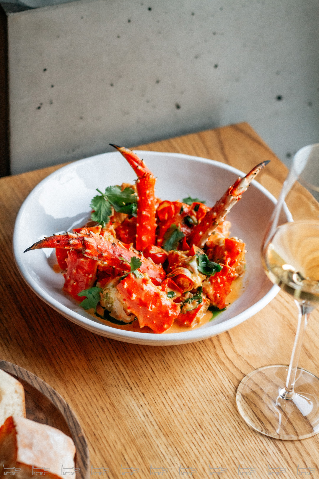 Крабовые клешни на пару с соусом Том ям, цена: 1390 руб.