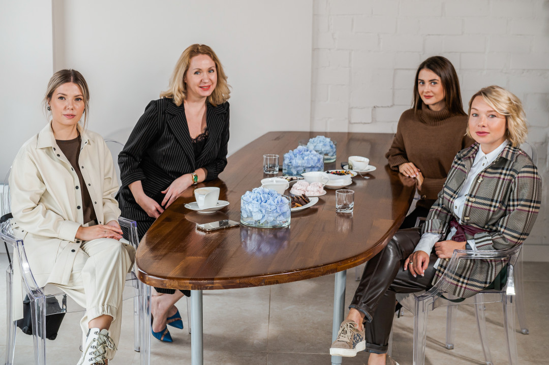 Слева направо: владелица магазина Brusnika Анна Уварова, исполнительный директор «Уфа.Собака.ru» Елена Даминова, владелица ателье Ruelle 17 Елена