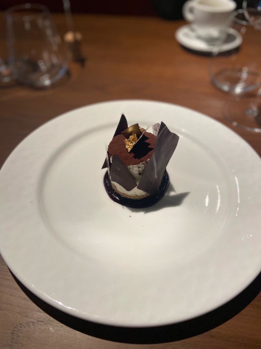 Птичье молоко с темным шоколадом и золотом