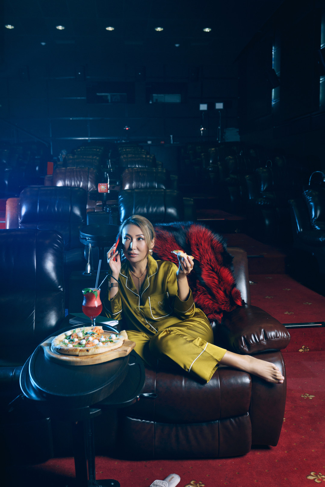 Марина Алексеева Руководитель мастерской DenMari Сейчас осень — и это горячая сезонная пора для нашей мастерской по пошиву верхней одежды. Все хотят