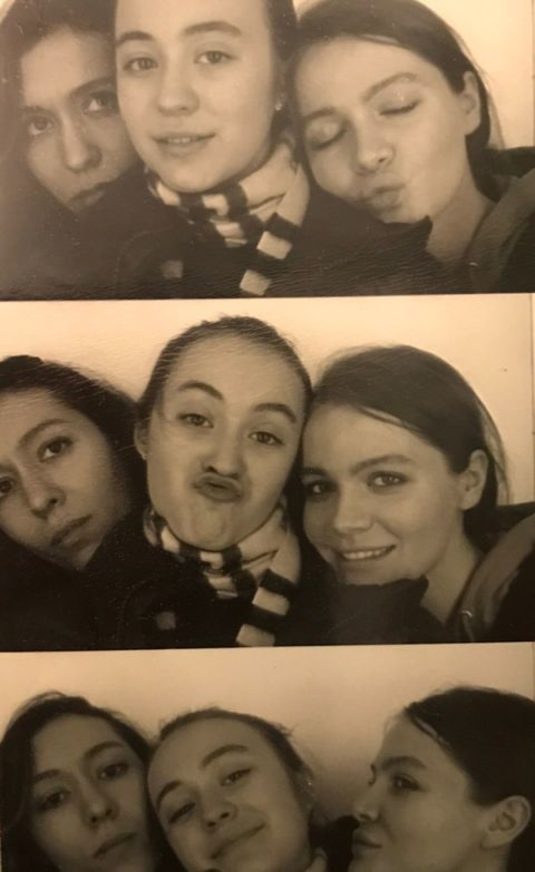 Анжелика (слева) со своими сестрами