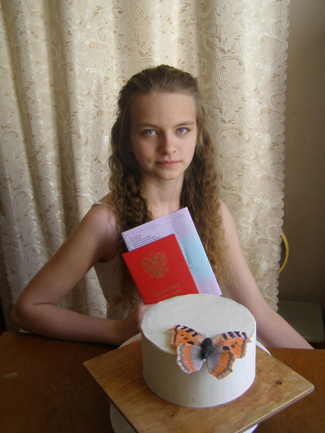 Окончив 9 классов, Марина получила аттестат с отличием