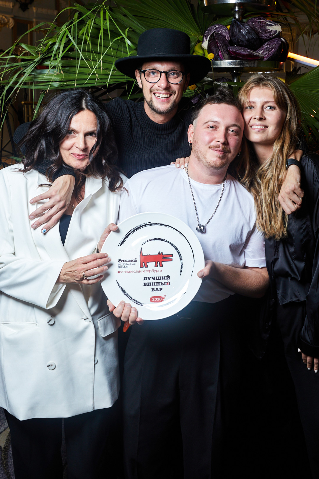 Евгений Миронов, Денис Подолякин, Алена Астапенко, Елена Миронова Лучший винный бар «Невинный бар»