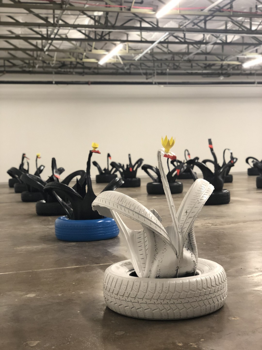 Инсталляция с персональной выставки «Шесть страхов» Художественного музея Dallas Contemporary. 2018