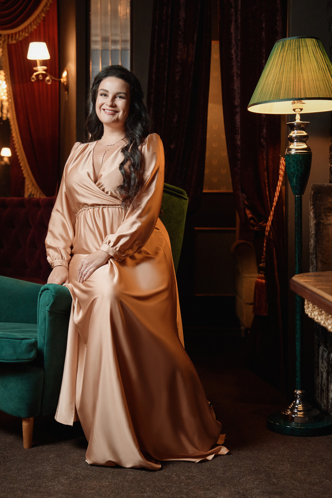 На Валерии: платье (MikaAnika). Макияж и укладка: Ольга Маточкина. Фото: Алексей Суханов. Место съемки: Shelby bar