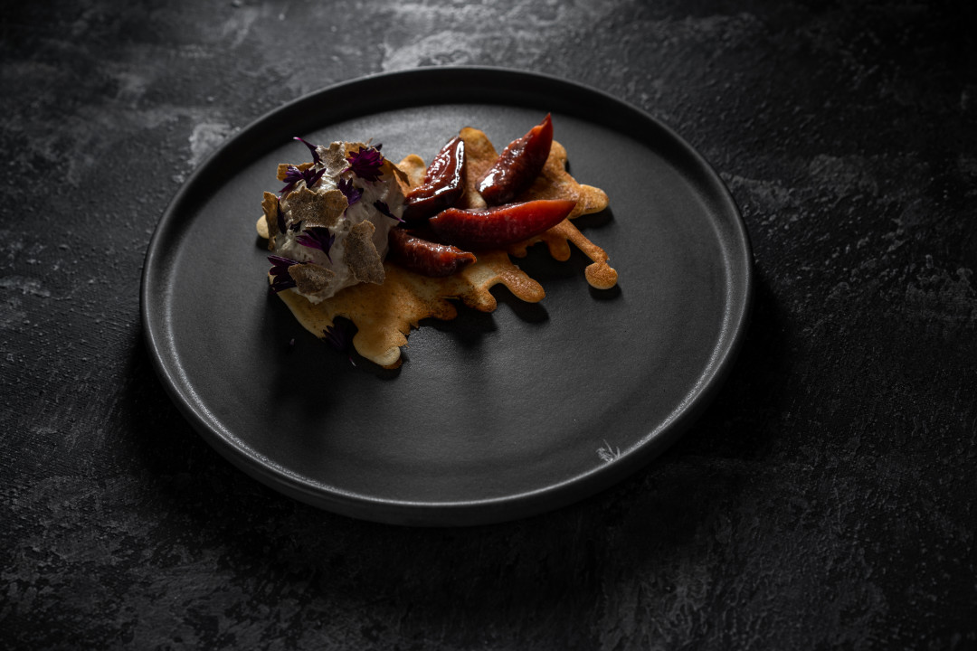 Суфле кедр / Маринованная слива