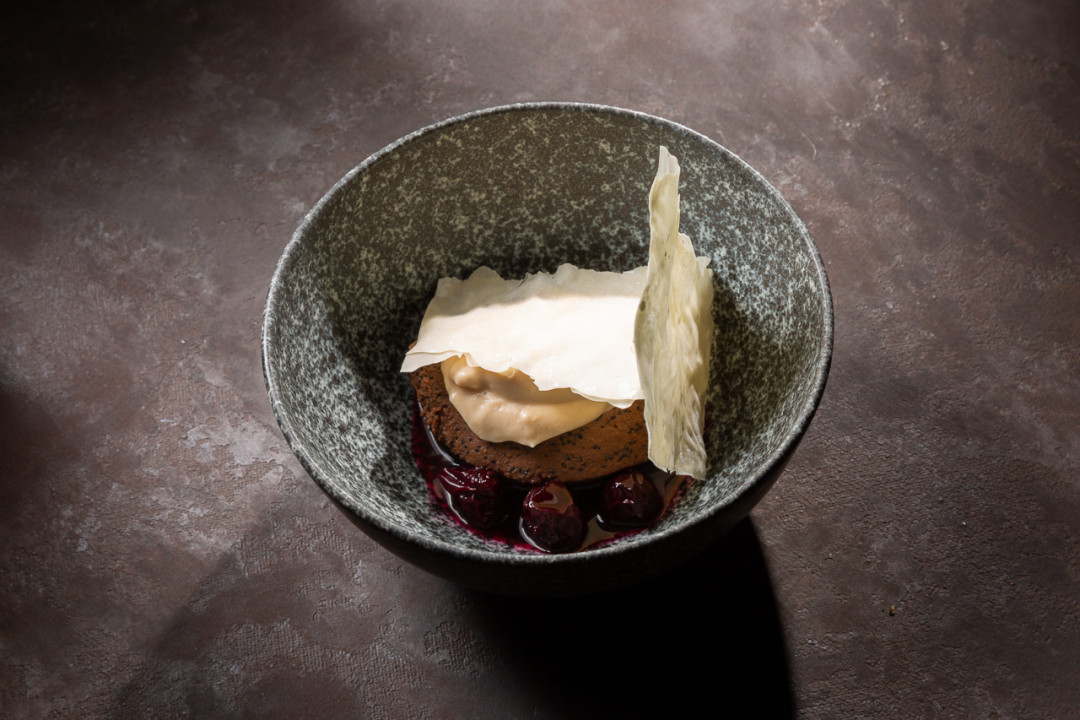 Маковый ганаш / Желе томленое молоко / Ягоды