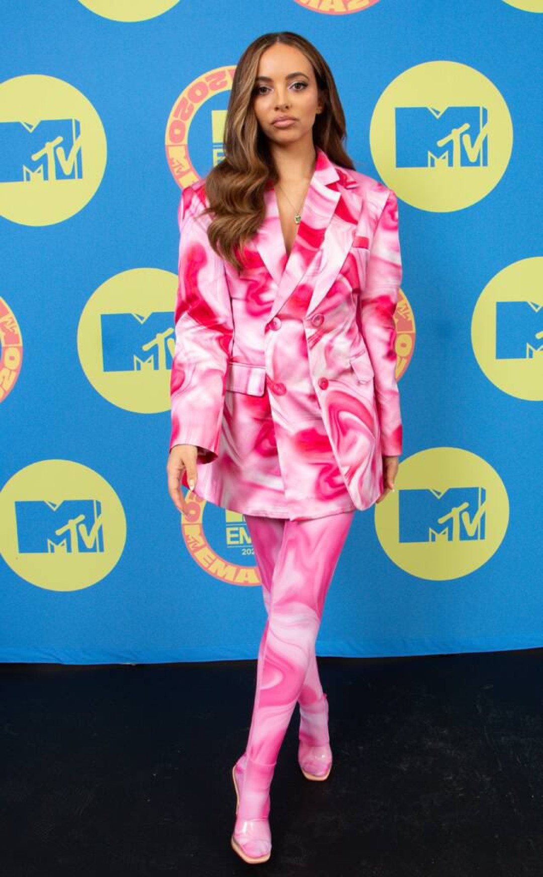 Джейд Ферволл в ANNAKIKI