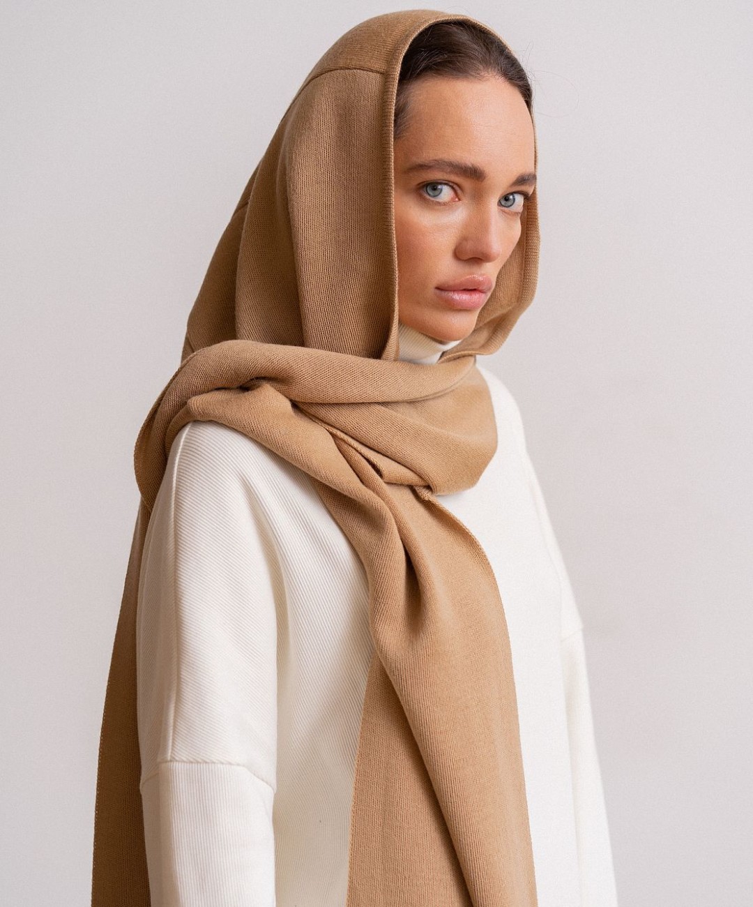 Шарф-капюшон Ushatava, наб. реки Мойки, 59, 4 100 руб.