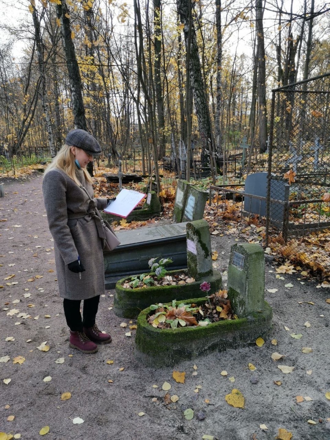 Как и зачем команда краеведов «Гэнгъ» описывает Малоохтинское кладбище – и  опубликует информацию о нем и других некрополях Петербурга и области |  Sobaka.ru