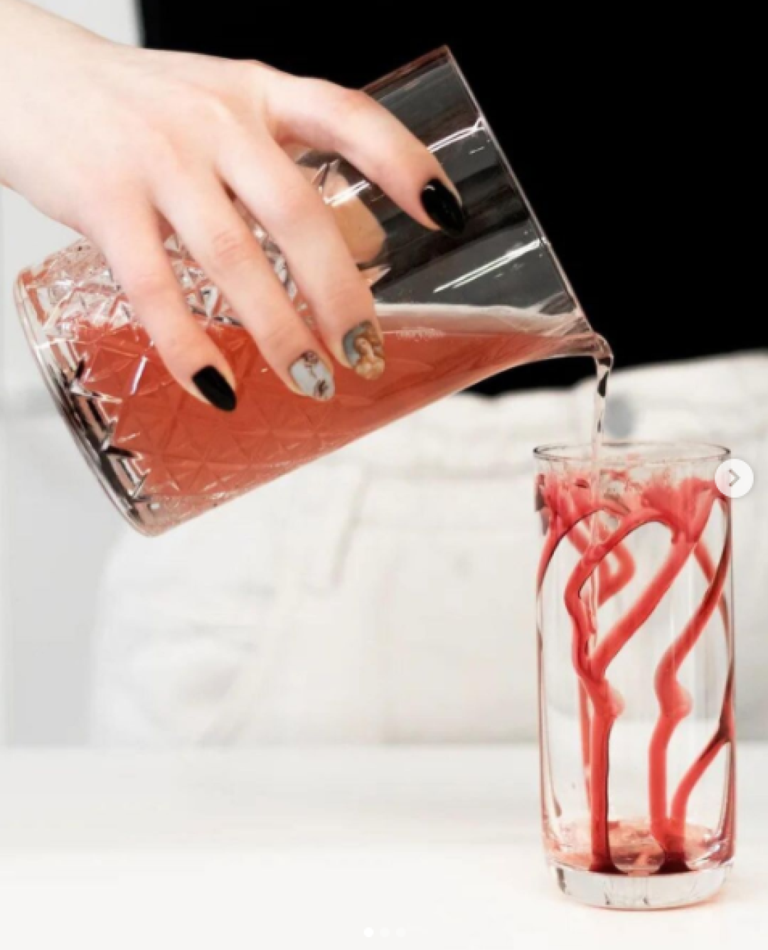 IF IT BLEEDS Сеть московских specialty кофеен Bloom-n-Brew вдохновились новой книгой Стивена Кинга «Будет кровь» и придумала страшно красивый горячий