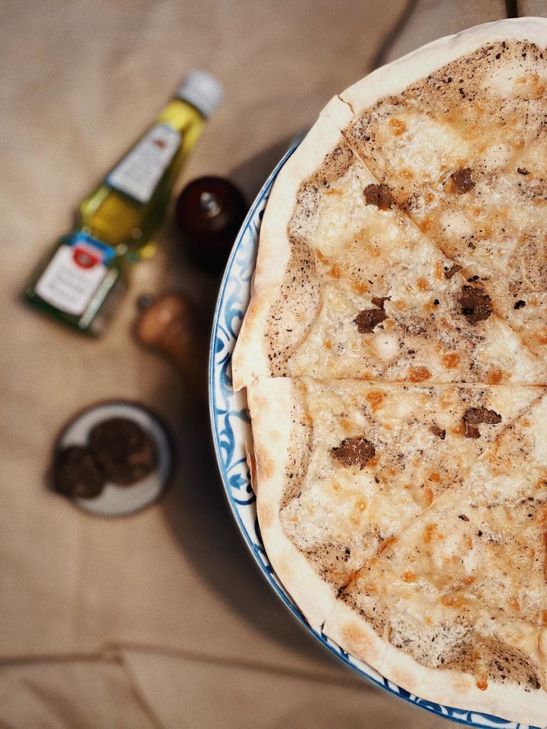 Пицца с черным трюфелем