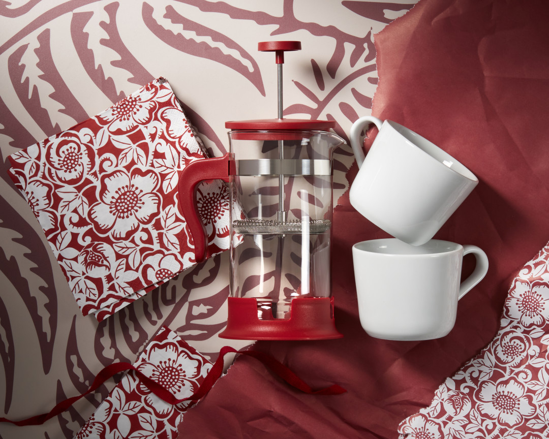 Кружка IKEA 365, 2 шт, кофе-пресс UPPHETTA, салфетки VINTER 2020. Цена по карте IKEA FAMILY: 929 рублей. Обычная цена: 1036 рублей