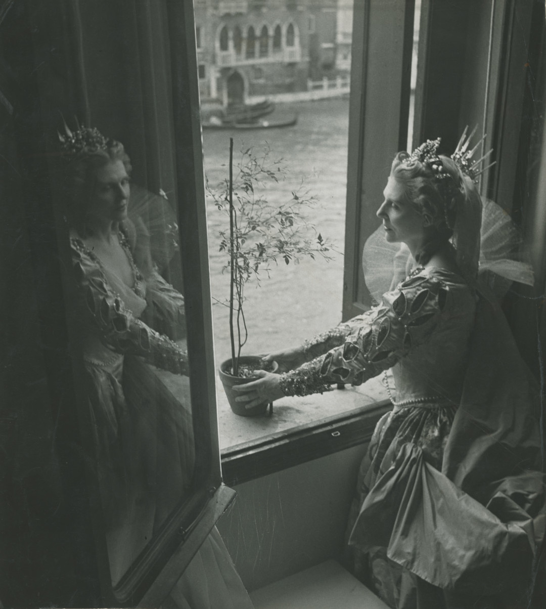 Диана Купер в образе Клеопатры с картины Тьеполо, 1951 год