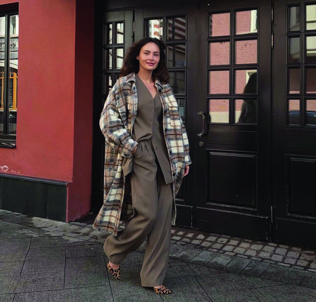 Блогер-бренд Асмат в пальто-рубашке Isabel Marant