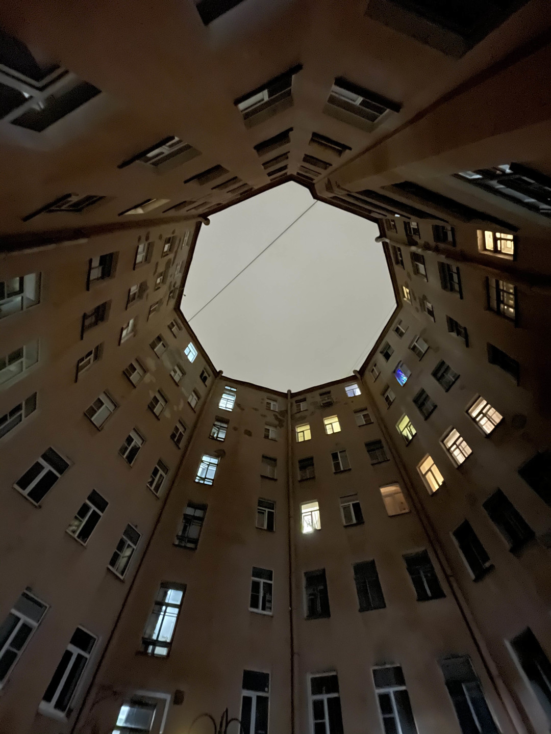 Двор-колодец на Петроградской стороне