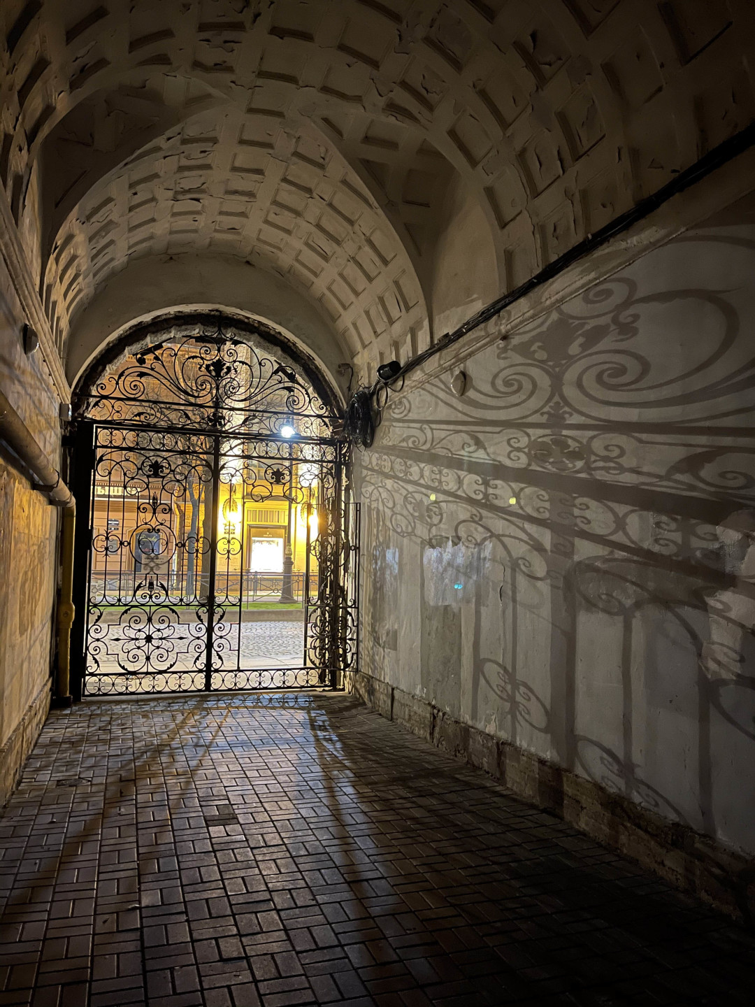 Романтичная петербургская подворотня