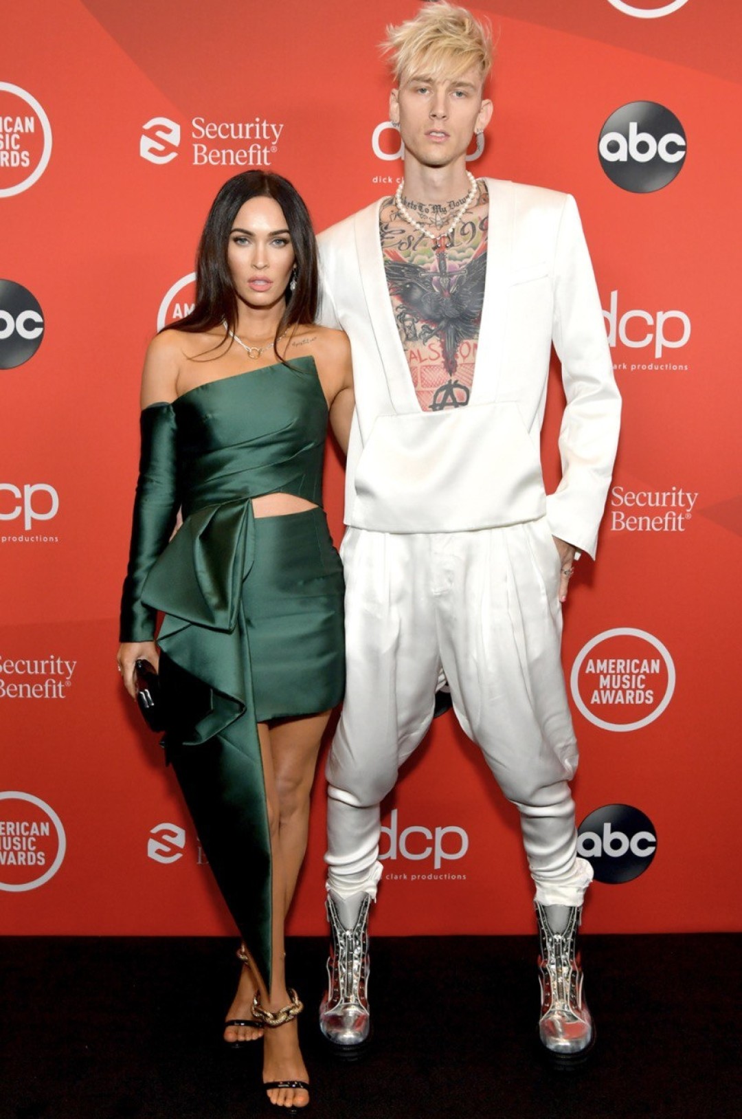 Меган Фокс в Azzi and Osta и босоножках Giambattista Valli и Колсон Бэйкер