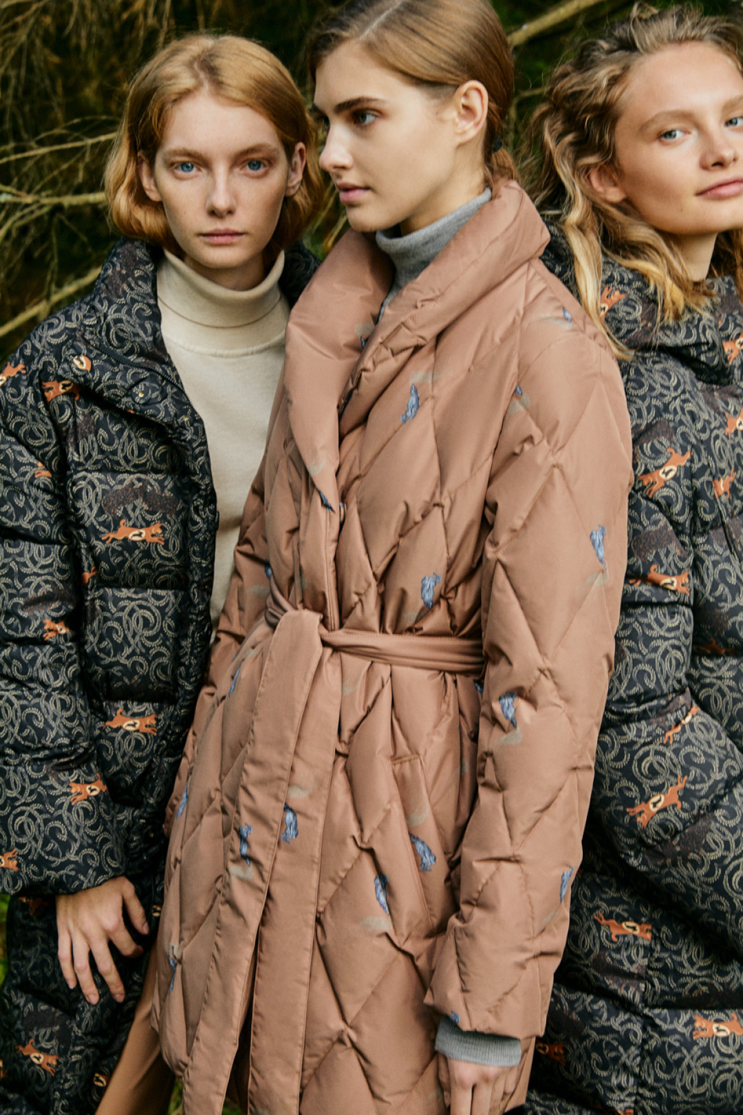 Стеганый пуховик с принтом, 24 999 руб.