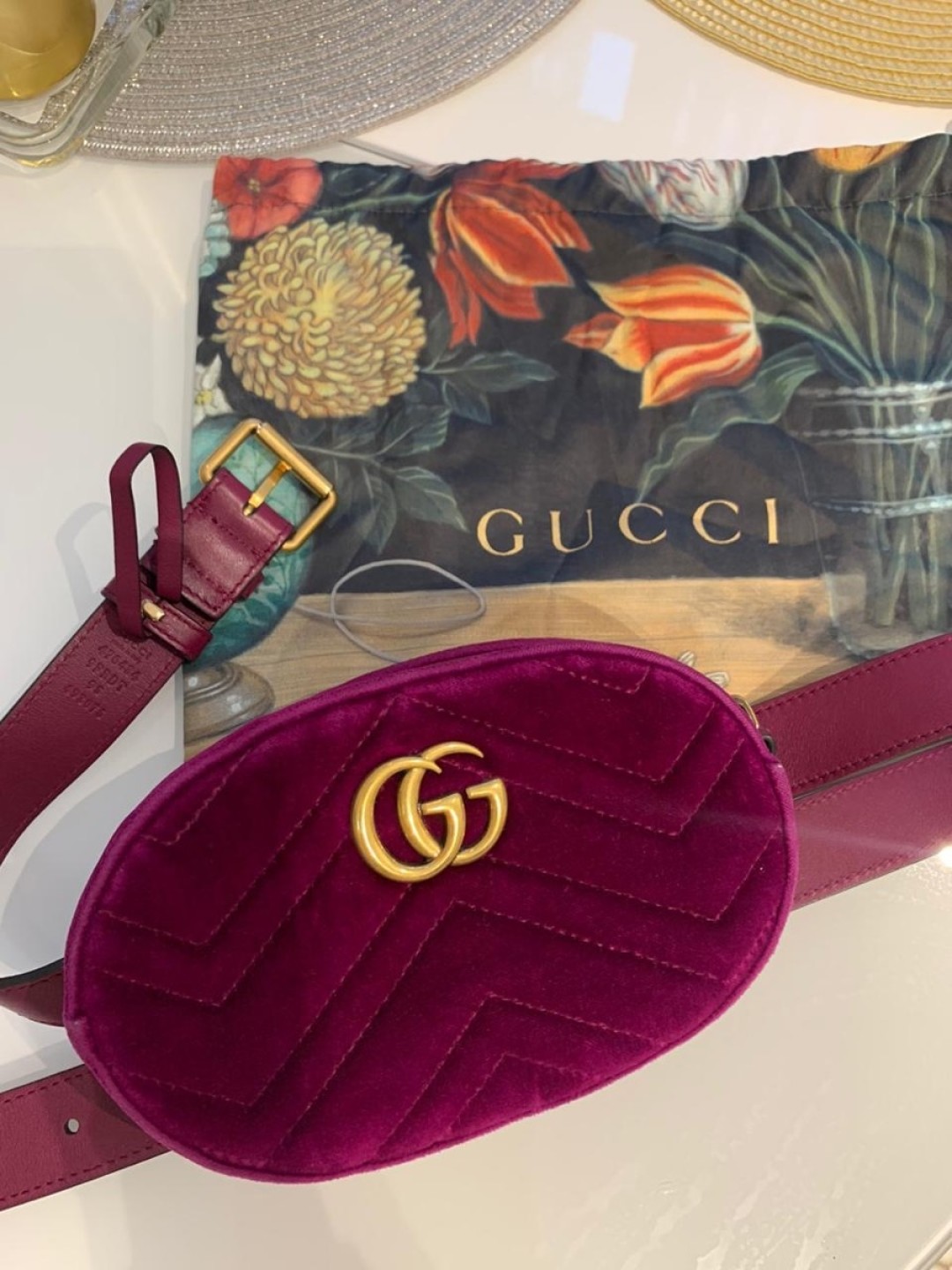 Бархатная сумка Gucci, платформа Luxxy, 24 900руб.
