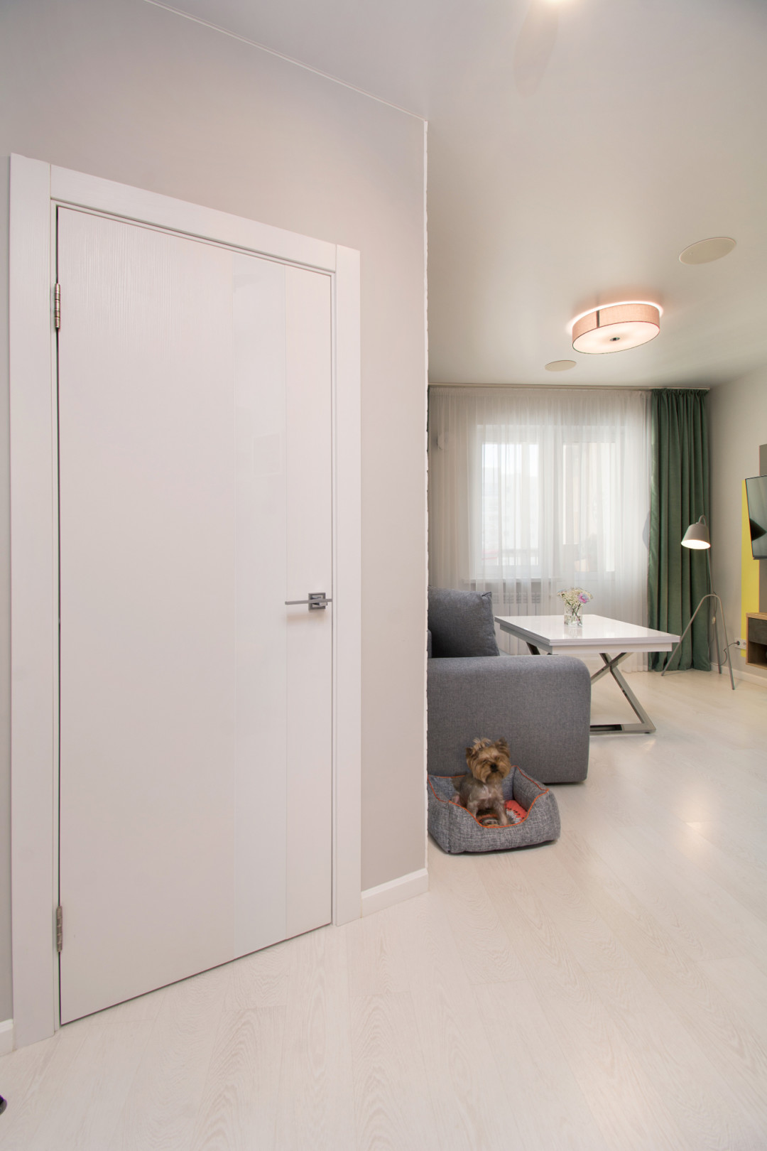 Двери из коллекции Bliss понравится тем, кто любит минимализм в интерьере. Они изготовлены из массива хвойных пород деревьев. Облицованы ультрашпоном