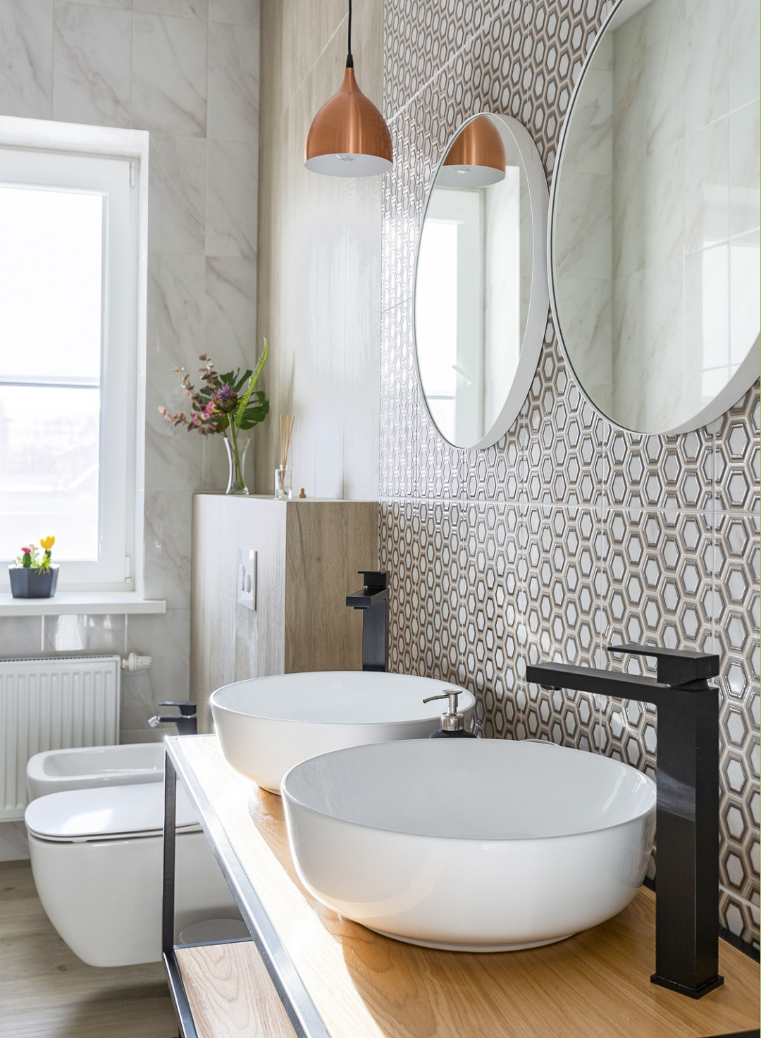 Плитка из разных коллекций хорошо сочетается между собой, позволяя создать уникальный интерьер