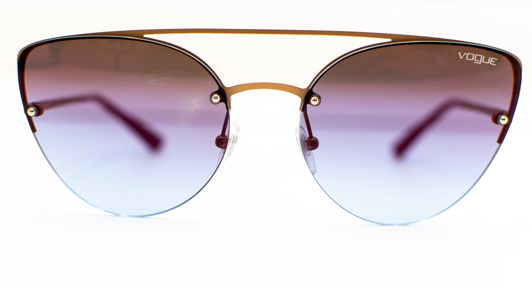 Vogue, 4 990 ₽