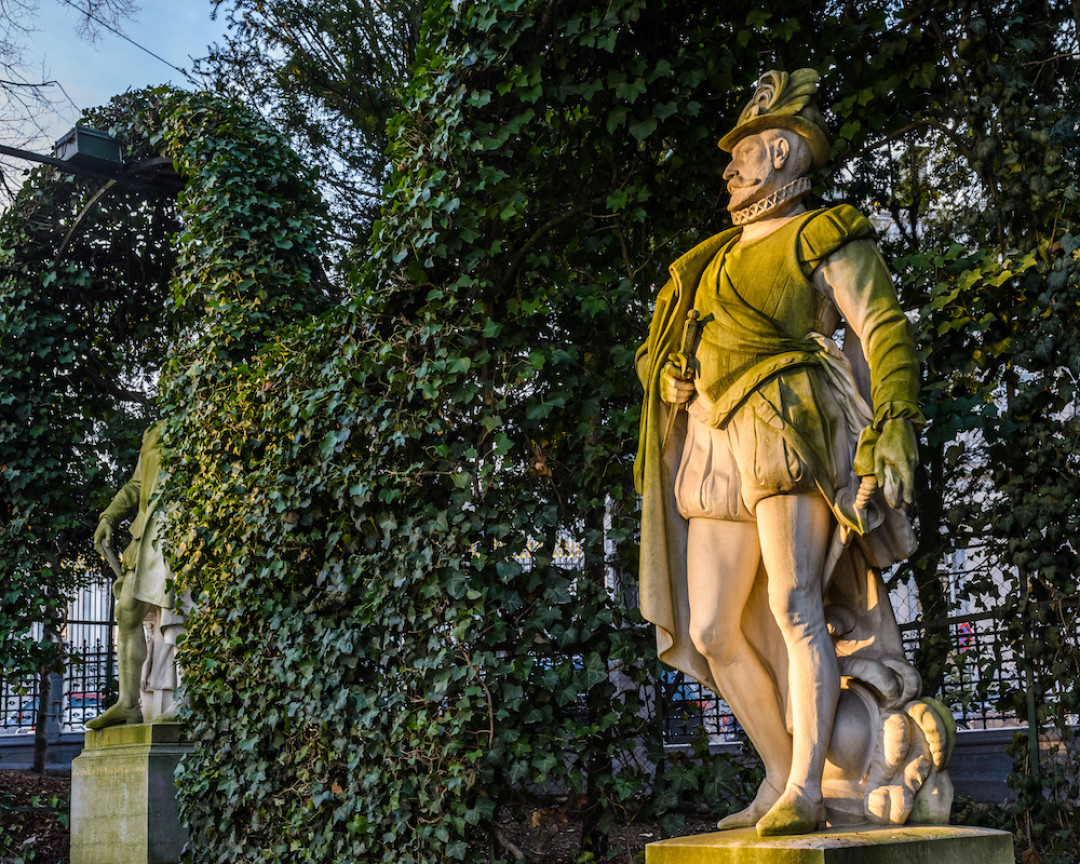 Сквер в Саблоне со статуями, символизирующими гильдии средневекового Брюсселя. © visit.brussels, Jean-Paul Remy