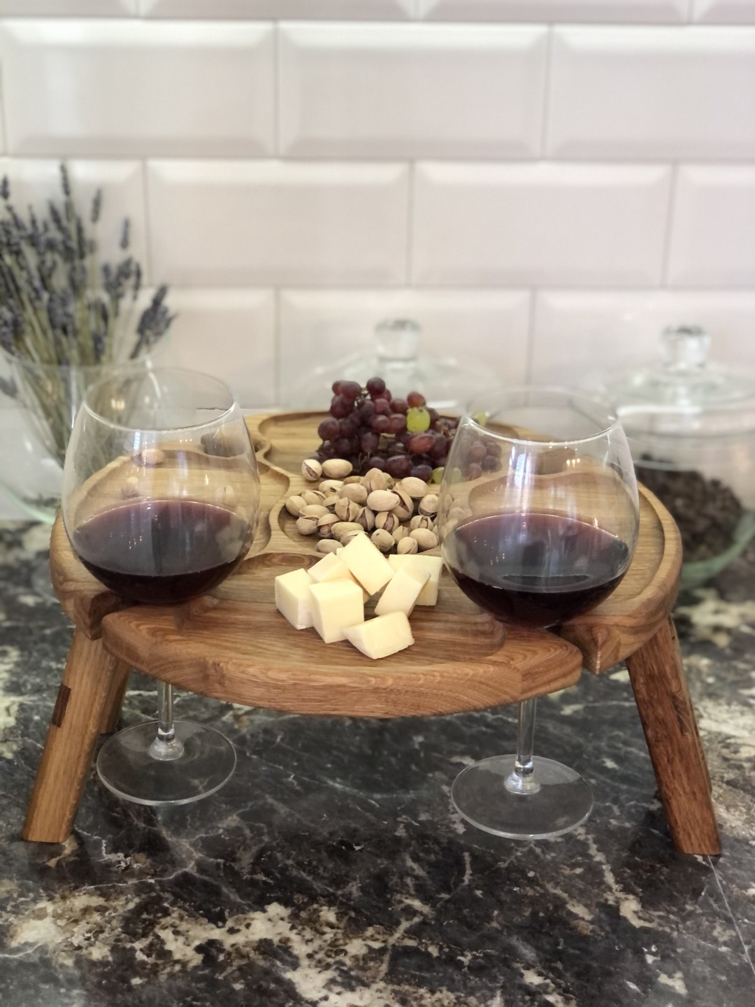 Винный столик со складными ножками