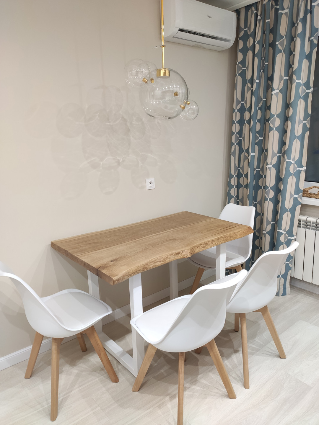 Дубовый стол с живыми краями, ножки из метала в порошковой покраске «Дубовый стол»