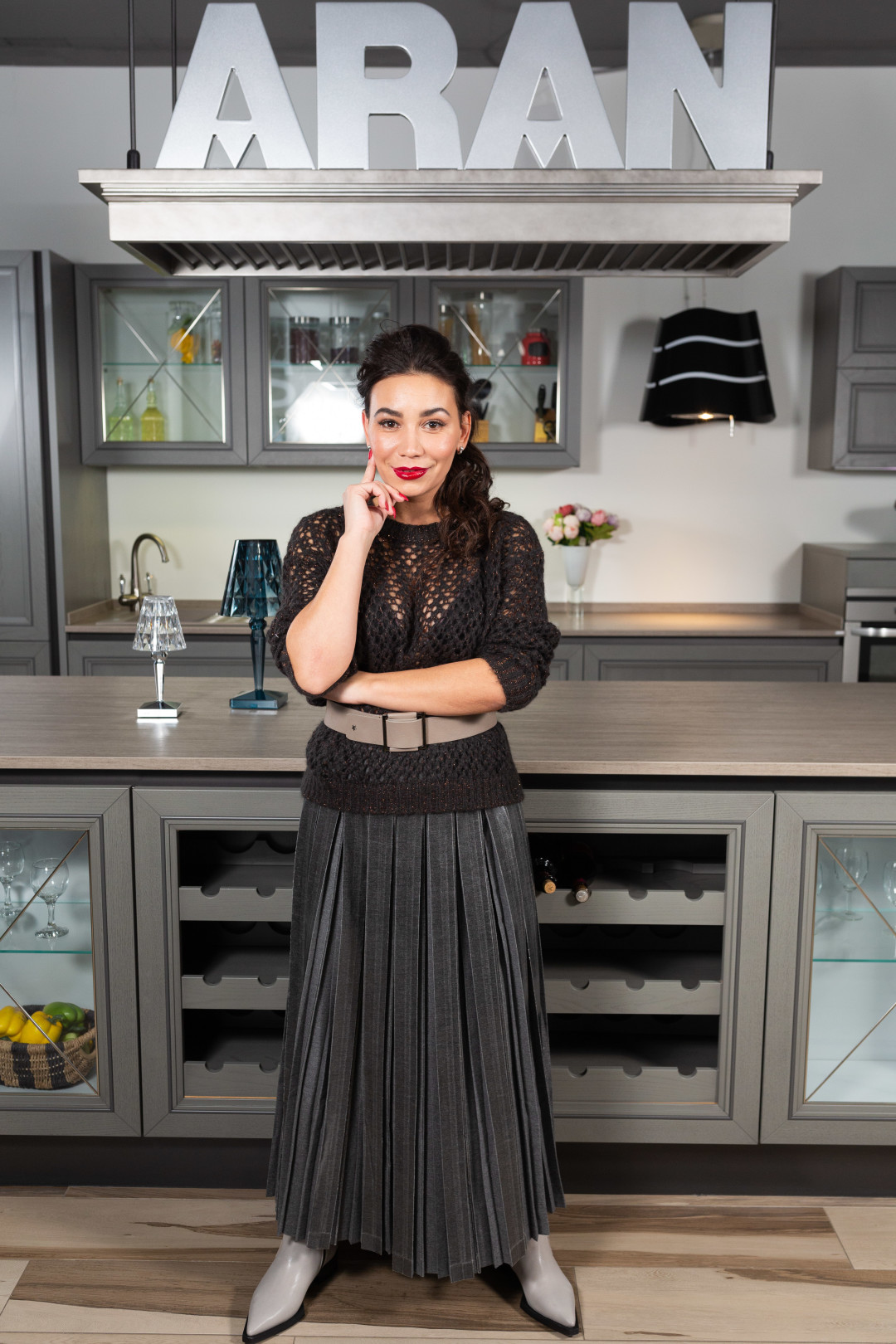 На Маргарите Коротаевой: юбка и трикотаж Panicale, ремень и обувь Lorena Antoniazzi