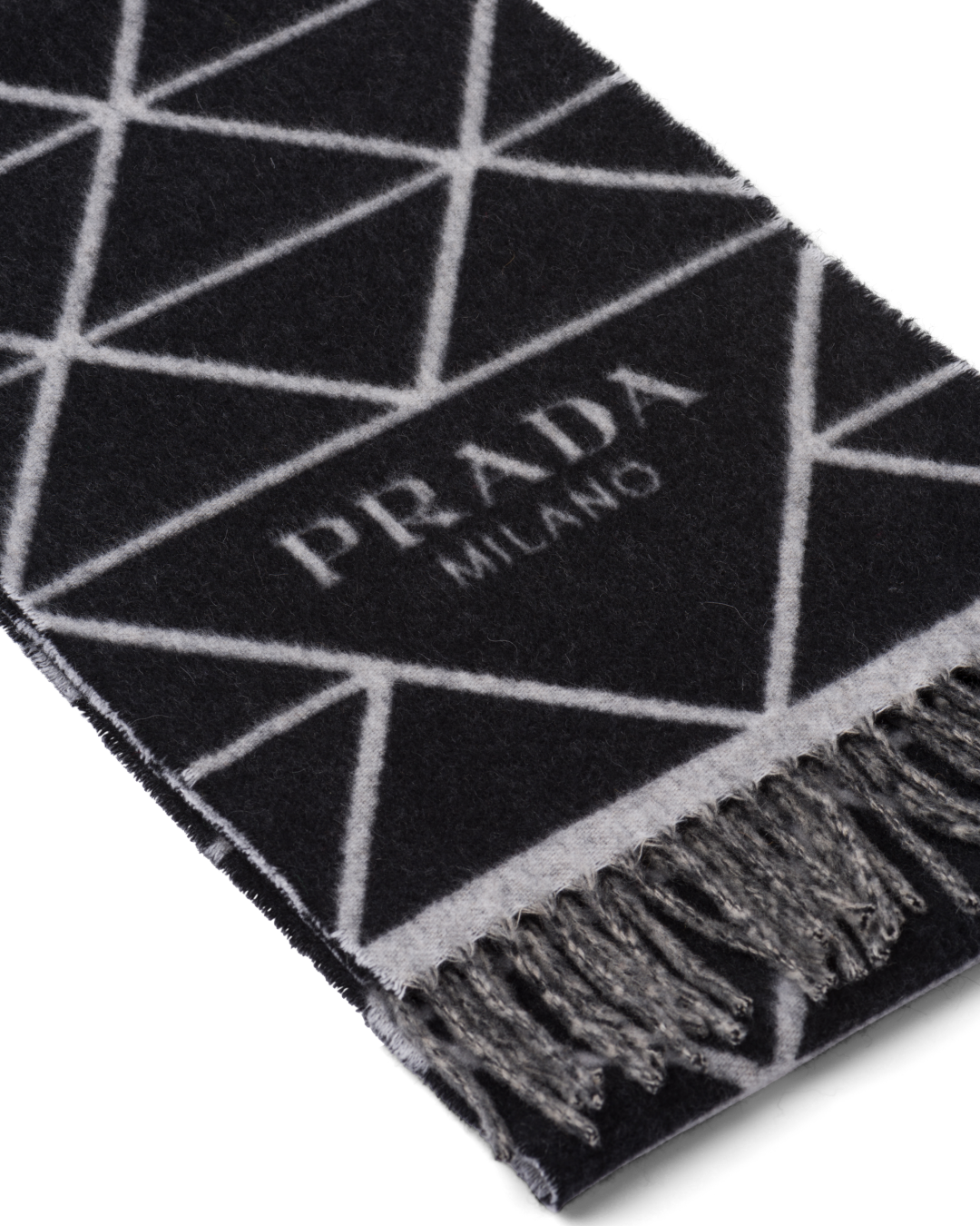 Шарф Prada, ул. Большая Конюшенная, 13