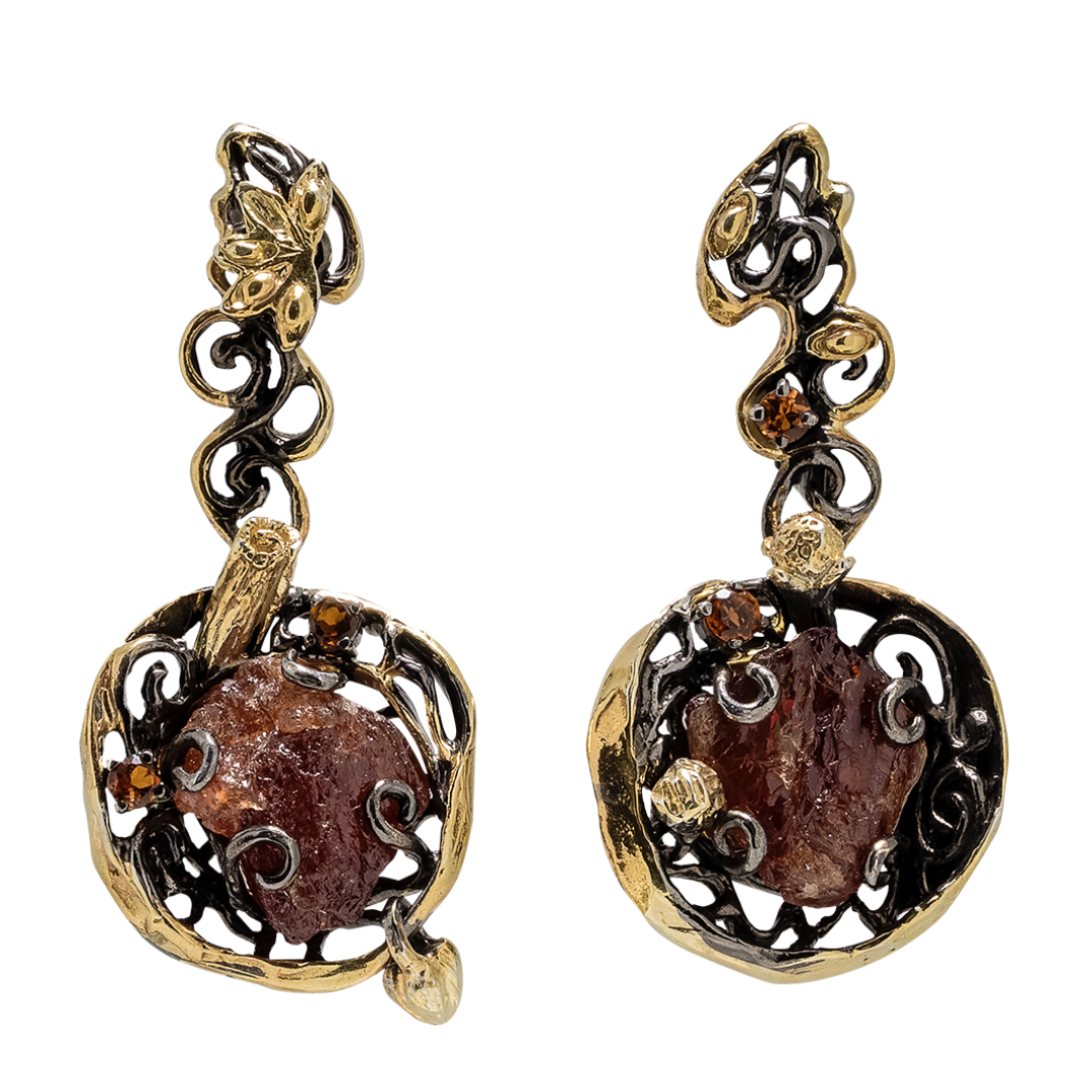 Серьги коллекция «Наслаждаюсь тобою». Гранат-спессартин кристалл, турмалин оранжевый, черный бриллиант, черный родий, золочение, серебро 925°