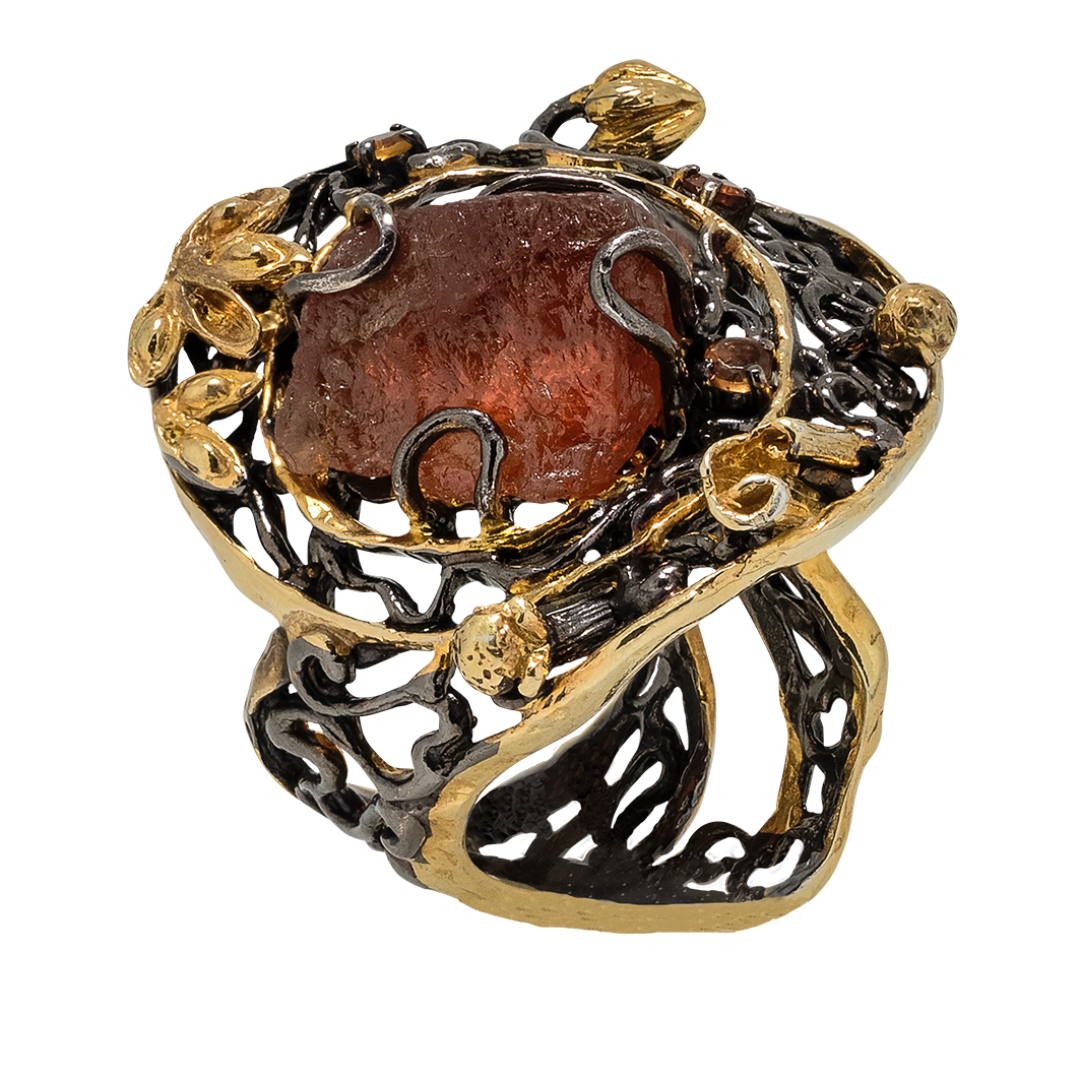 Кольцо коллекция «Наслаждаюсь тобою». Гранат-спессартин кристалл, турмалин оранжевый, черный бриллиант, черный родий, золочение, серебро 925°