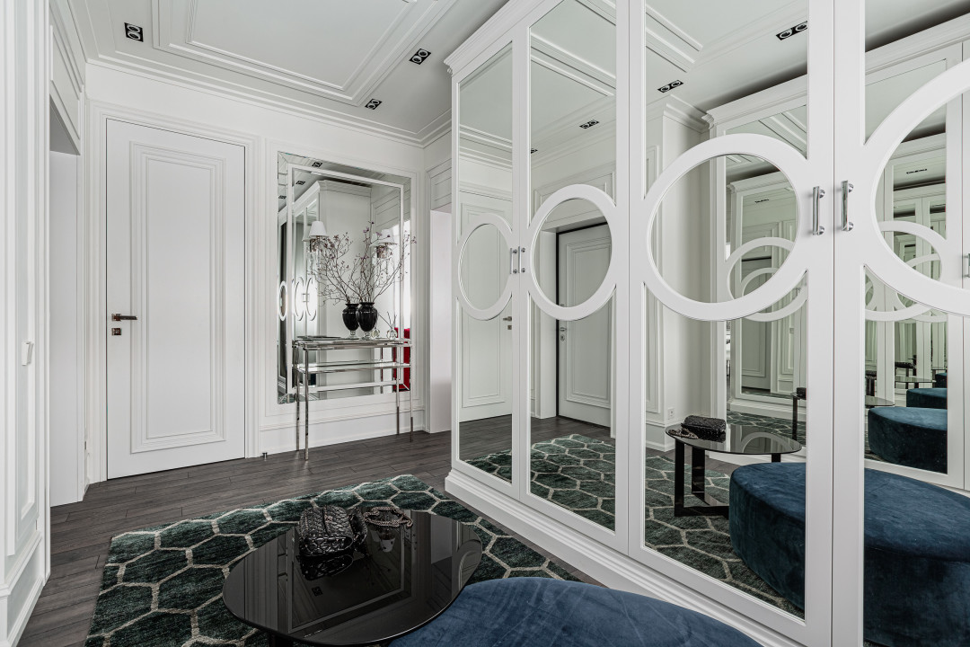 Шкаф изготовлен по эскизам дизайнера (Geometry)