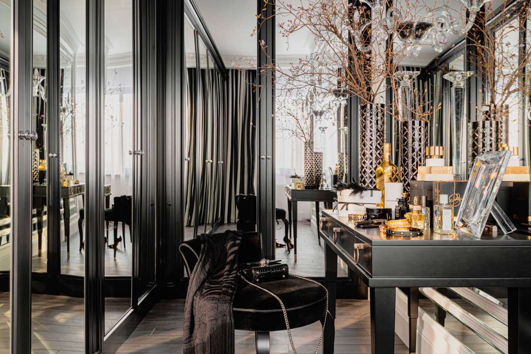 В чёрном цвете есть всё. Его красота абсолютна. Гардеробная изготовлена по эскизам дизайнера (Geometry)