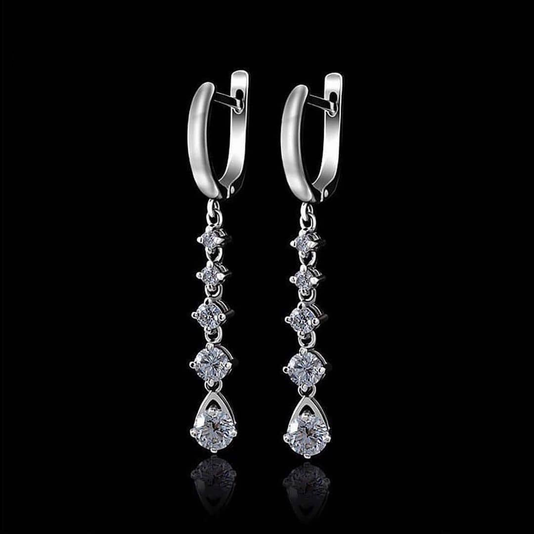 Серьги из белого золота, классическая коллекция. Цена со скидкой 50% - 327 875 руб.