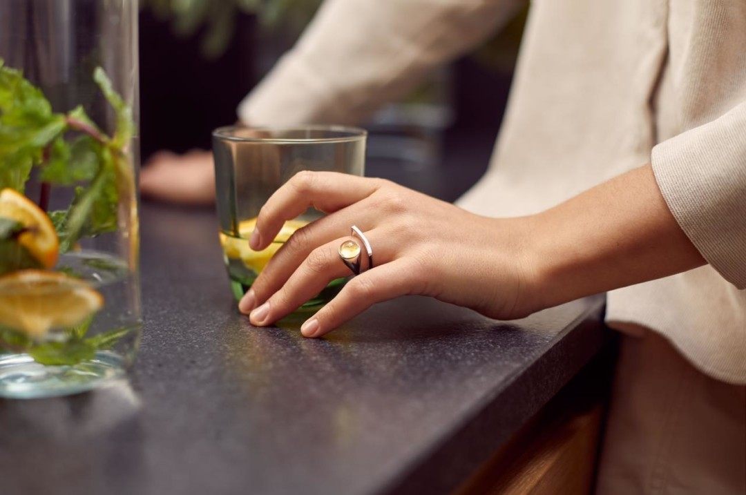 Кольцо с лимонным янтарём архитектурной коллекции “Modernism”, 7100 руб.