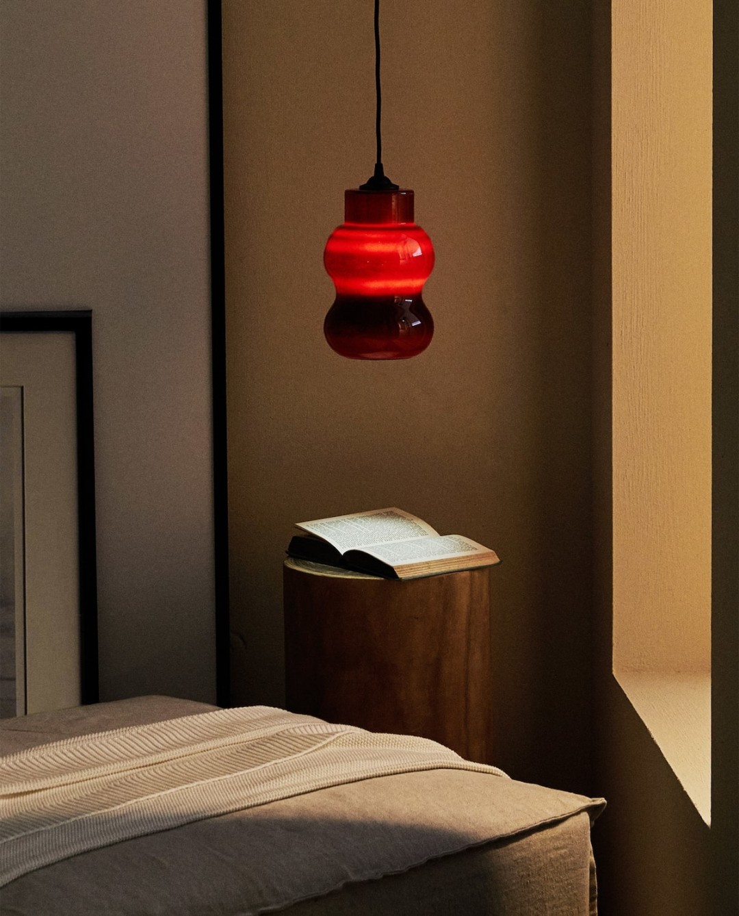 Zara Потолочная лампа округлых форм, выполненная из красного стекла 7 999