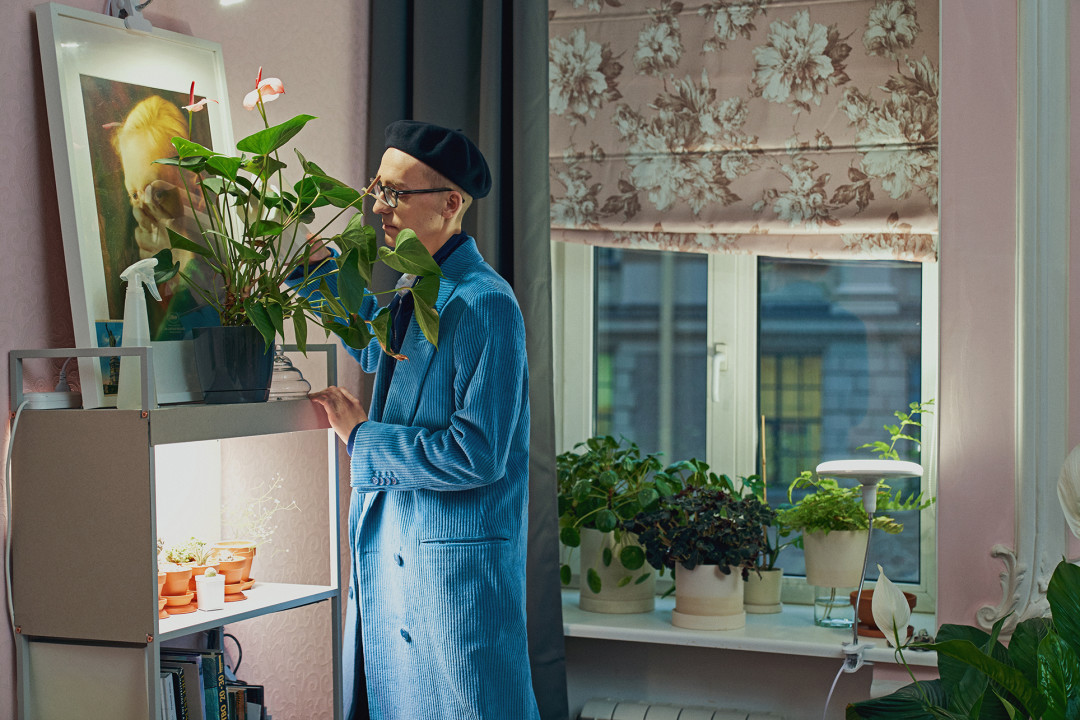 Рубашка Jacquemus (ДЛТ), пальто Paul Smith (Paul Smith), спортивный костюм MIKI MIYUKI ZOKU, берет Laulhère (все — собственность героя)