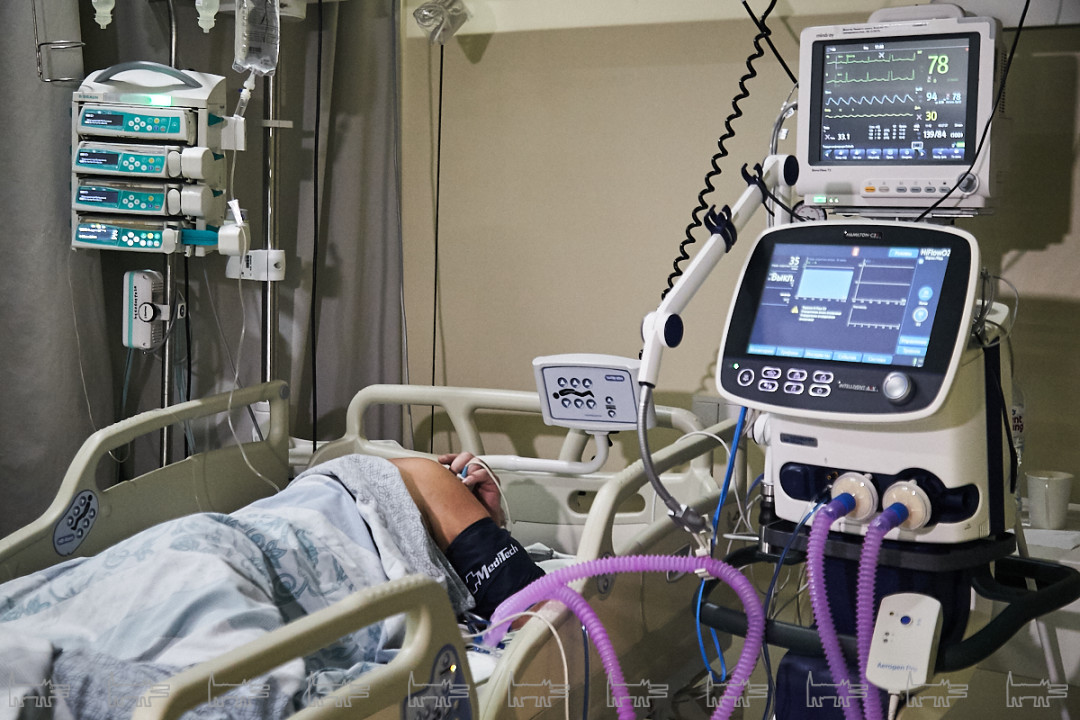 В отделении реанимации и интенсивной терапии Мариинской больницы.