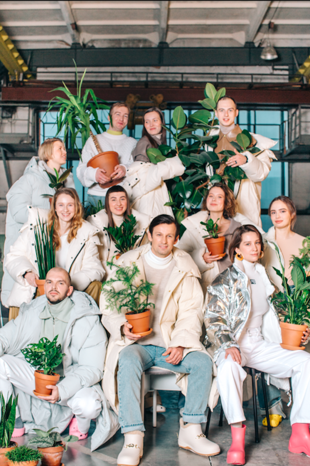 Фонд «Зеленый Петербург»: главный тренер ФК «Зенит» Сергей Семак и команда Plants for Friends: Варя Щербакова, Катя Фалдина, Филипп Пышный, Маша