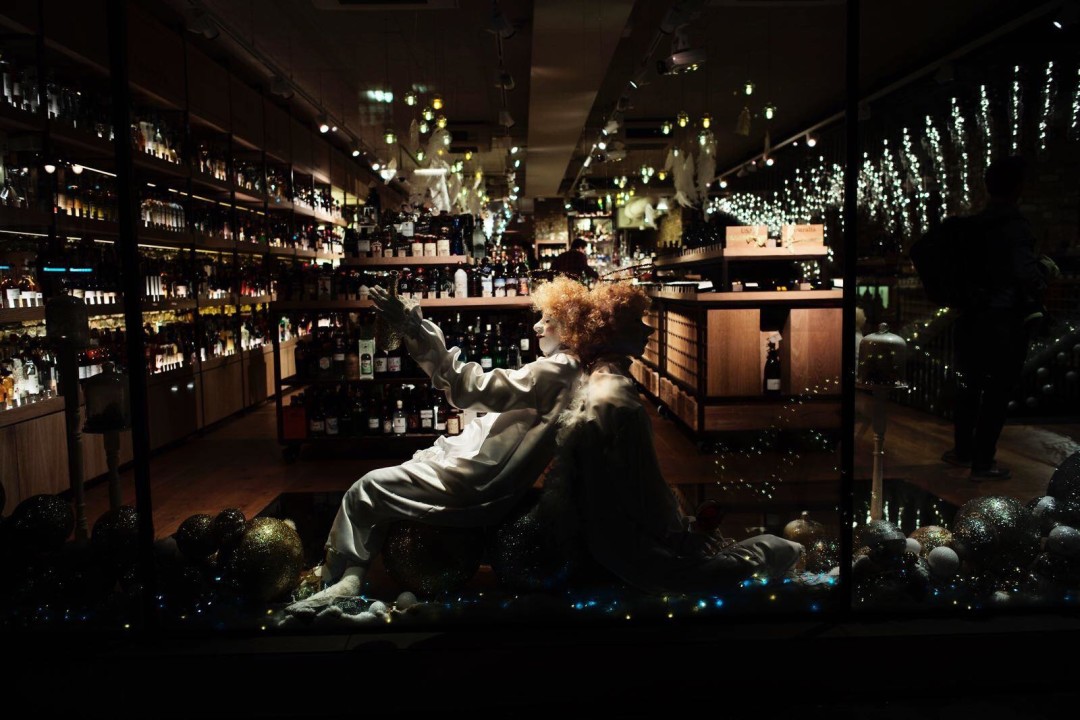 Работа Ирины Глузман, оформление магазина Hedonism Wines