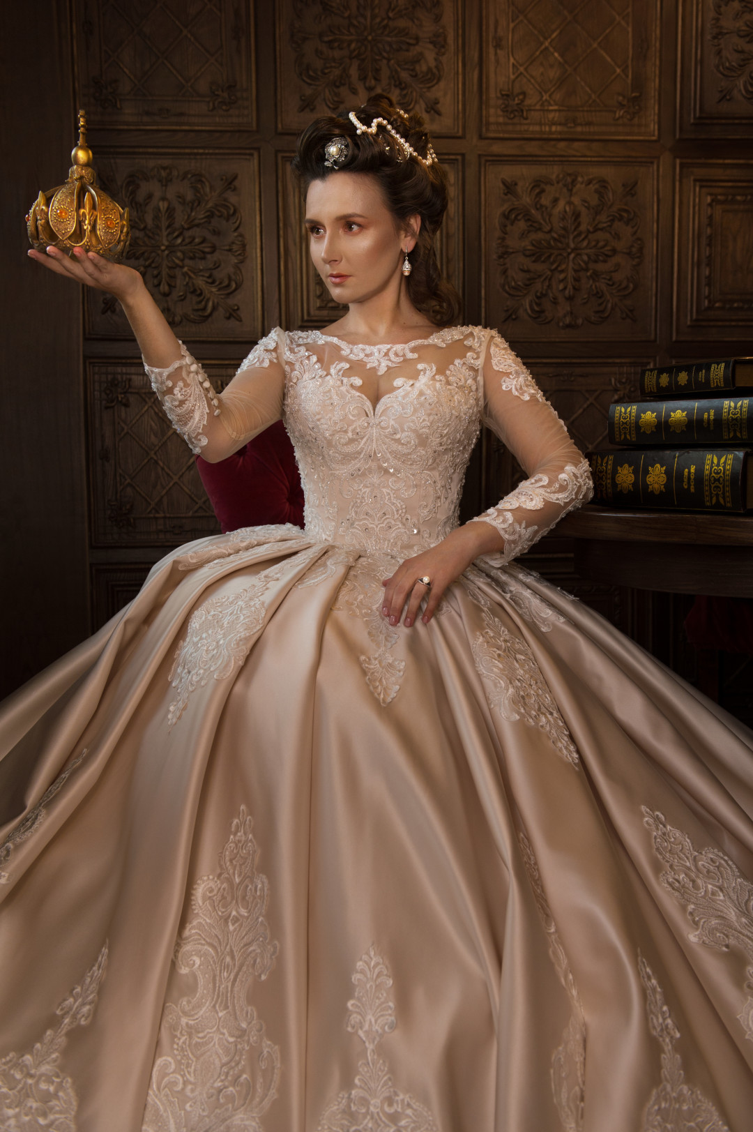 АЛЁНА ПАХТУСОВА в роли Екатерины Великой, императрицы Всероссийской (XVIII в.) Фотограф: @lenachariot, @anna_kinselok Видеомэйкер: @rimfilm_ Арт