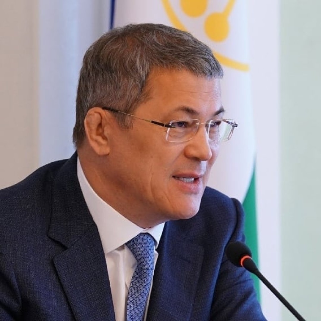 Радий Хабиров утвердил новую почетную награду для волонтеров - KP.RU