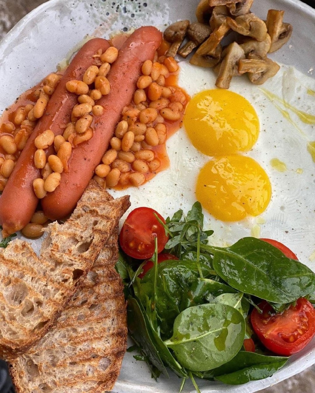 Завтрак с колбасками