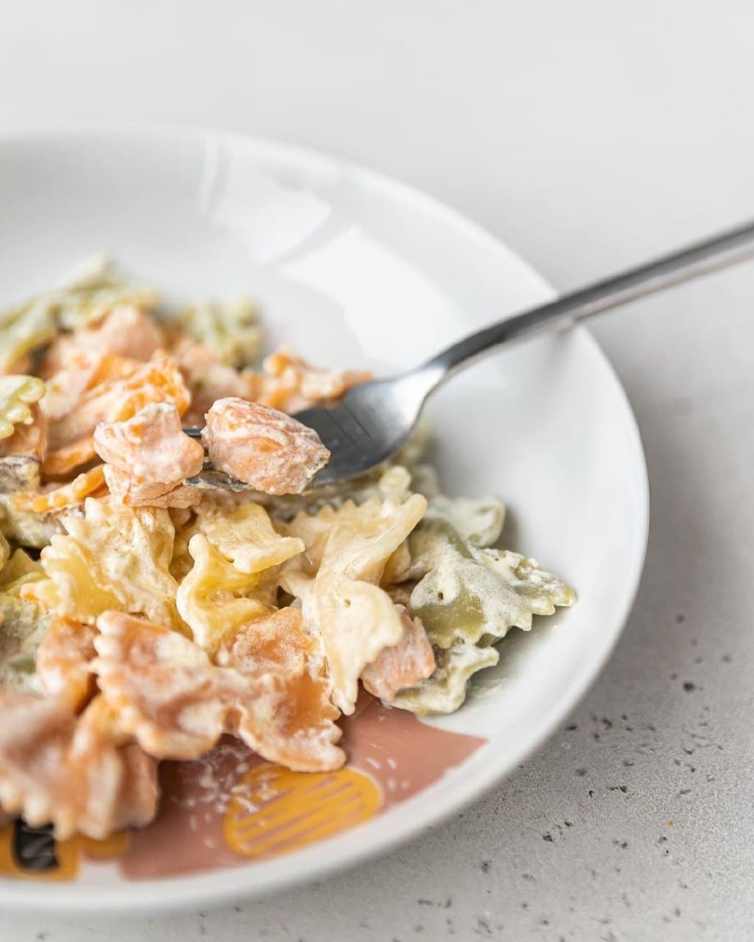 Фарфалле с лососем