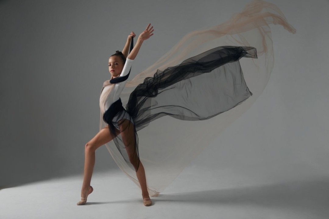 Настя Родионова Photo: @zudilinayuliya MUAH: @sidorova_kseni Loc: @comilfonn PM: @mari_che23